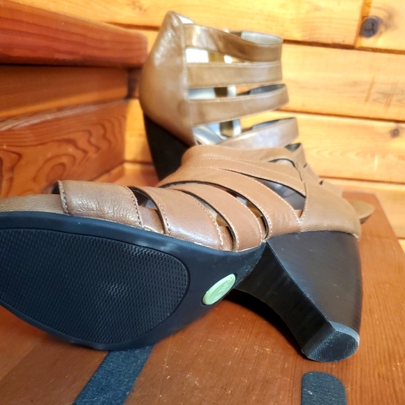 Neutral leather scrappy heals - Picture 3 of 4